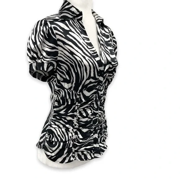 Guess Jeans Zebra Print Silky Short Sleeve Button Front Ruched Collared Blouse - Picture 2 of 14